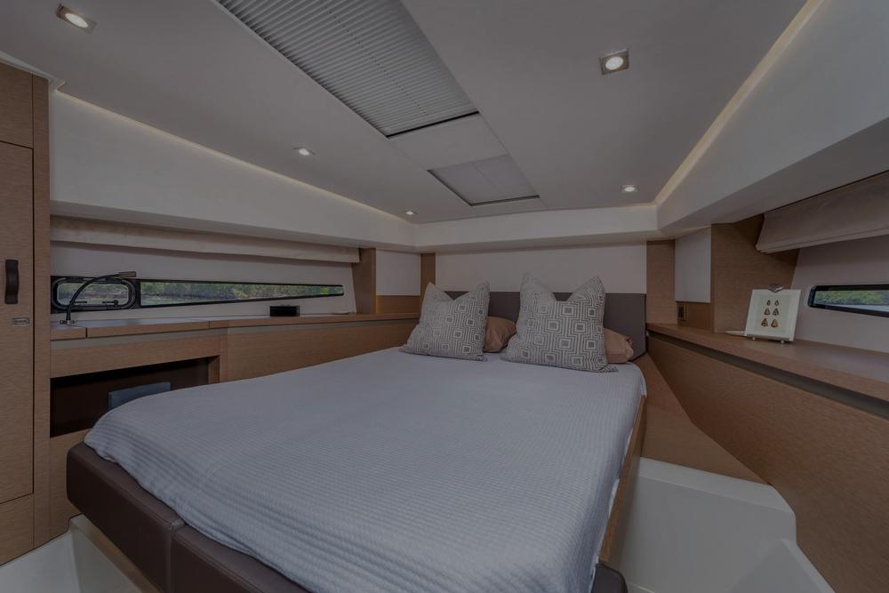 PRESTIGE 460 · FLYBRIDGE — 3