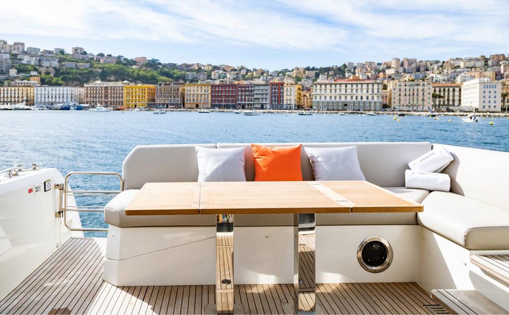 PRESTIGE 520 · FLYBRIDGE — 2